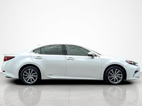 Used 2017 Lexus ES 300h w/ Navigation System Package FWD image 6