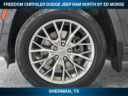 Used 2022 Jeep Grand Cherokee L Summit w/ Advanced Protech Group IV AWD/4WD image 7