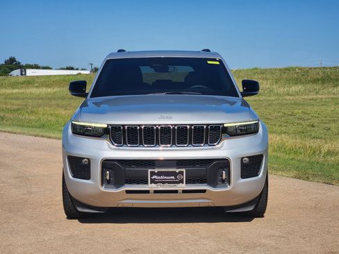 Used 2024 Jeep Grand Cherokee Overland AWD/4WD image 6