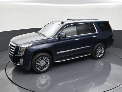 Used 2020 Cadillac Escalade 2WD image 12