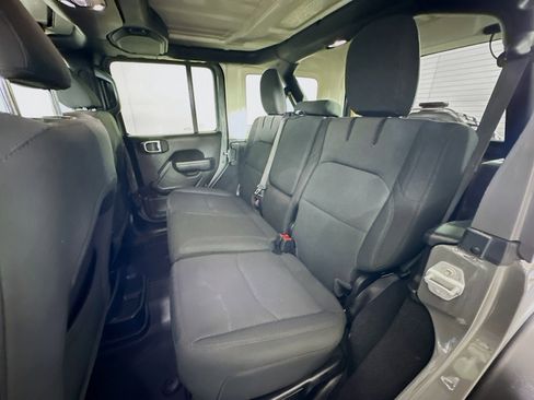 Used 2023 Jeep Wrangler Unlimited image 26