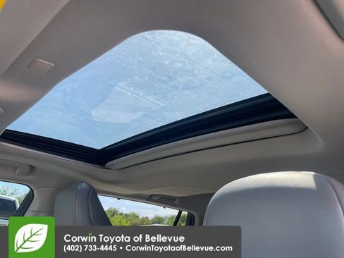 Certified 2021 Toyota Highlander XLE AWD/4WD image 24