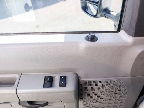 Used 2019 Ford E-350 and Econoline 350 Super Duty w/ Power Windows & Locks Group image 17