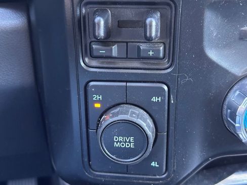 Used 2024 Ford F350 Lariat image 36