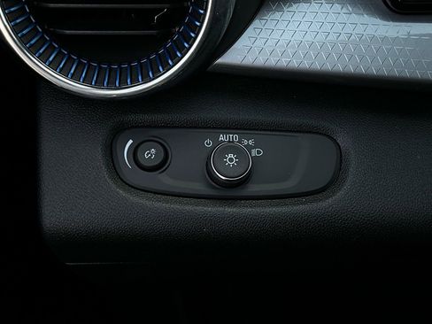 Used 2025 Chevrolet Trax LT image 20