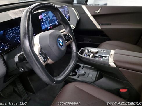 Used 2023 BMW iX xDrive50 w/ Sport Package AWD/4WD image 17
