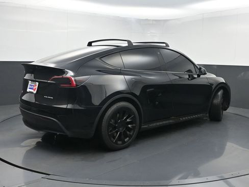 Used 2023 Tesla Model Y Long Range AWD/4WD image 23