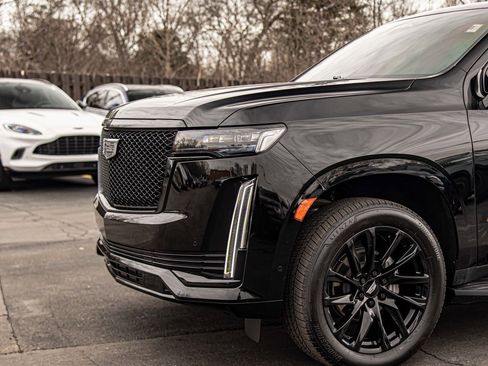 Used 2023 Cadillac Escalade Sport Platinum w/ LPO, ONYX Package image 4