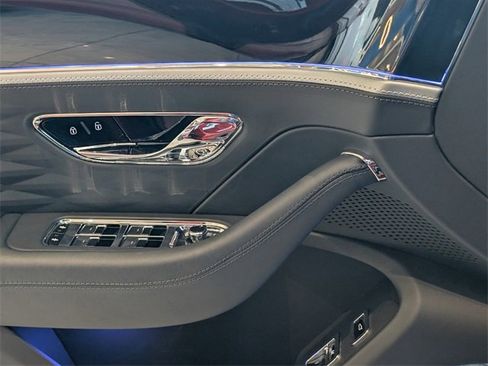 Used 2023 Bentley Flying Spur Azure image 26