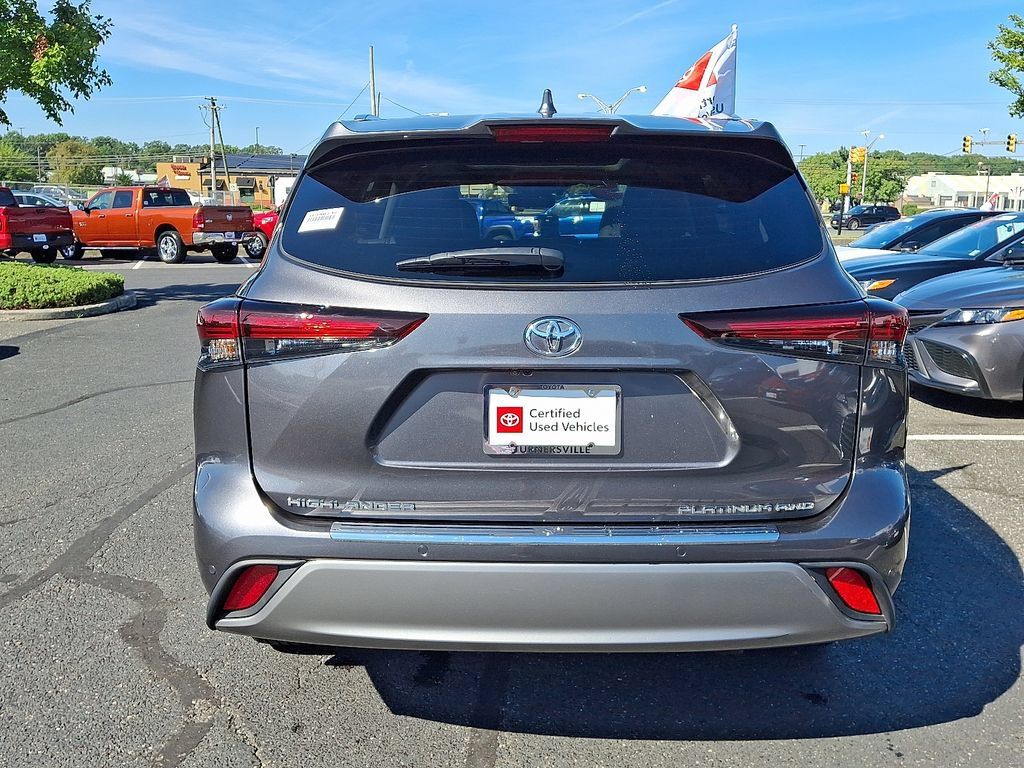 Used 2025 Toyota Highlander Platinum AWD/4WD image 5