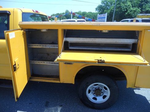 Used 2005 GMC Sierra 2500 W/T w/ Snow Plow Prep Package AWD/4WD image 16