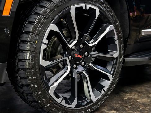 Used 2025 GMC Yukon Denali image 13