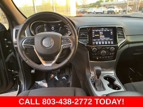 Used 2019 Jeep Grand Cherokee Laredo w/ 18" Wheel & 8.4" Radio Group image 15