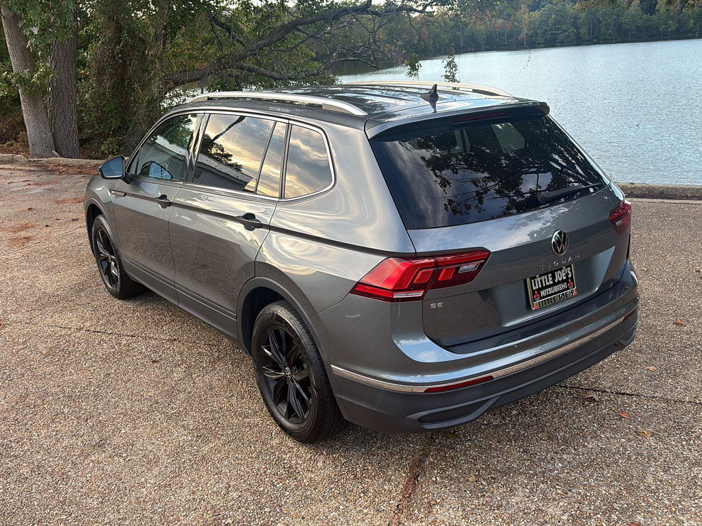 Used 2023 Volkswagen Tiguan SE FWD image 9
