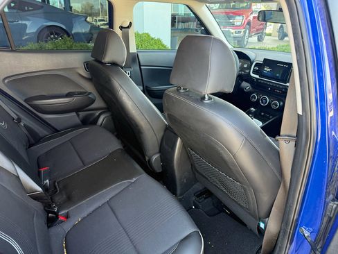 Used 2023 Hyundai Venue Limited image 12