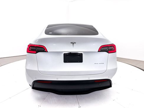 Used 2021 Tesla Model Y Long Range AWD/4WD image 16