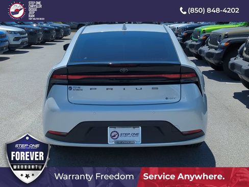 Used 2025 Toyota Prius LE FWD image 5