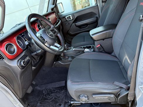 Used 2018 Jeep Wrangler Unlimited Rubicon AWD/4WD image 11