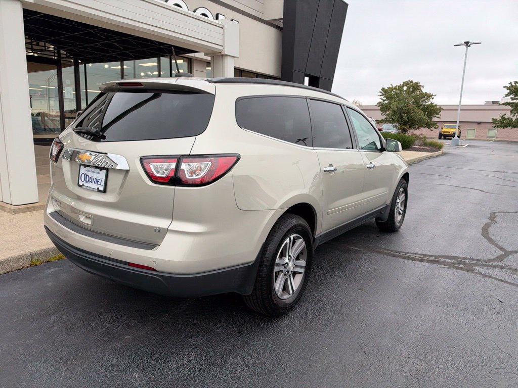 Used 2017 Chevrolet Traverse LT FWD image 3