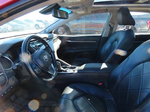 Used 2018 Toyota Camry XLE image 21