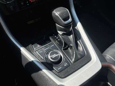 Used 2022 Toyota RAV4 Limited AWD/4WD image 28