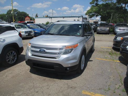 Used 2014 Ford Explorer XLT w/ Equipment Group 202A AWD/4WD image 1