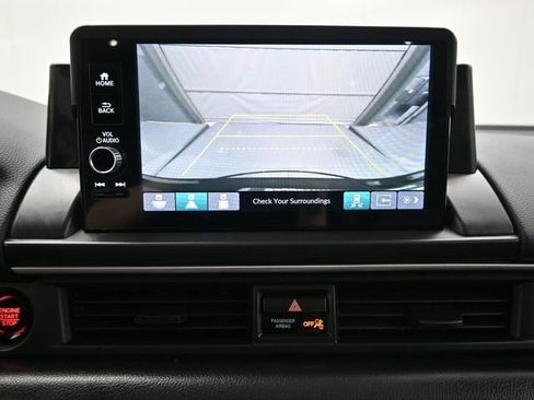Used 2024 Honda Pilot Touring image 3