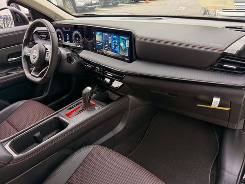 New 2026 Nissan Kicks SR w/ Cold Weather Package image 8