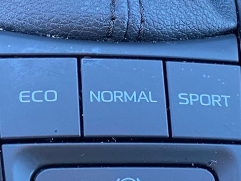 Used 2022 Toyota Camry XSE image 19