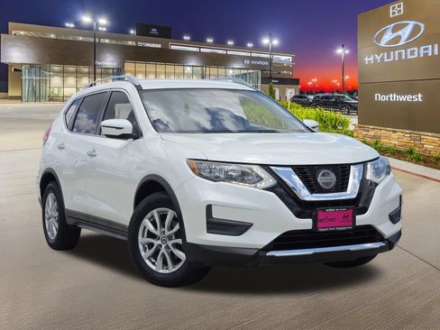Used 2018 Nissan Rogue SV FWD image 3