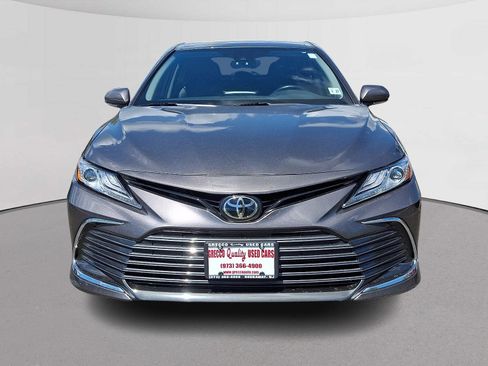 Used 2022 Toyota Camry XLE AWD/4WD image 3