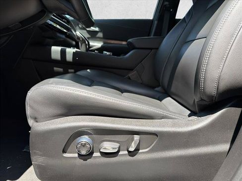 Used 2025 Cadillac XT4 Premium Luxury FWD image 12