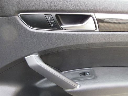 Used 2018 Volkswagen Passat 3.6 image 27