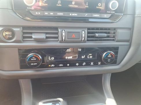 Used 2025 Nissan Pathfinder S AWD/4WD image 10