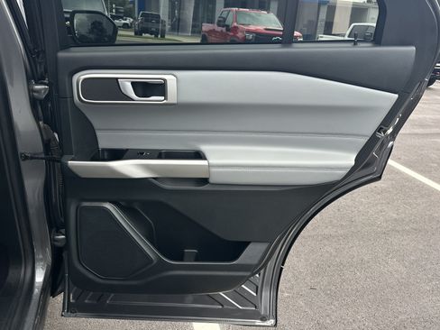 Used 2023 Ford Explorer XLT w/ Equipment Group 202A RWD image 17