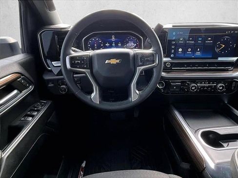 Used 2024 Chevrolet Silverado 2500 LT AWD/4WD image 7