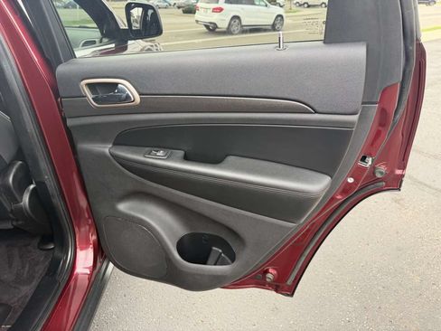 Used 2016 Jeep Grand Cherokee Laredo w/ Quick Order Package 23E AWD/4WD image 17