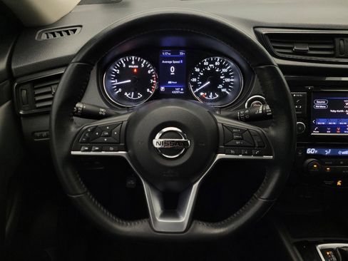 Used 2020 Nissan Rogue SV image 22