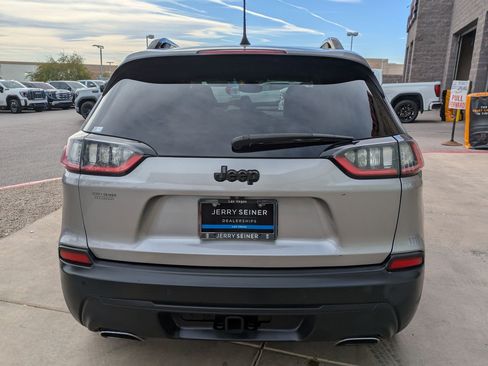 Used 2019 Jeep Cherokee Latitude Plus image 4