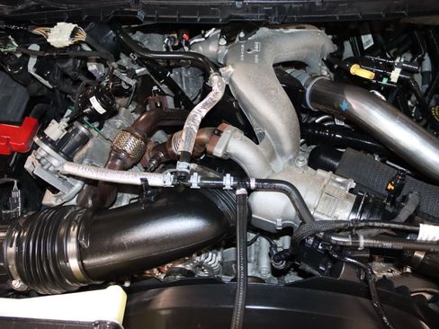 Used 2023 Ford F250 Platinum w/ FX4 Off-Road Package AWD/4WD image 6