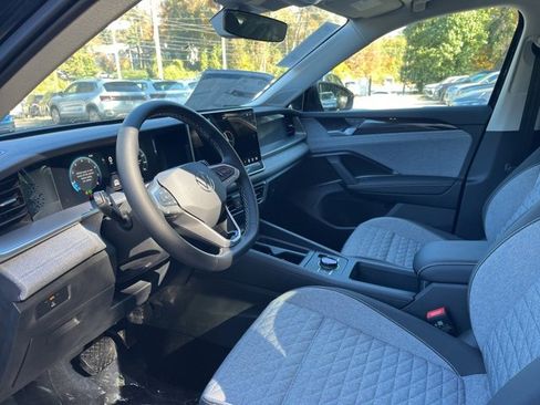 New 2025 Volkswagen Tiguan S image 6