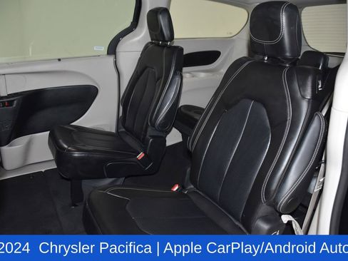 Used 2024 Chrysler Pacifica Touring-L image 27