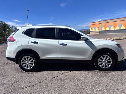Used 2016 Nissan Rogue S w/ Appearance Package AWD/4WD image 4