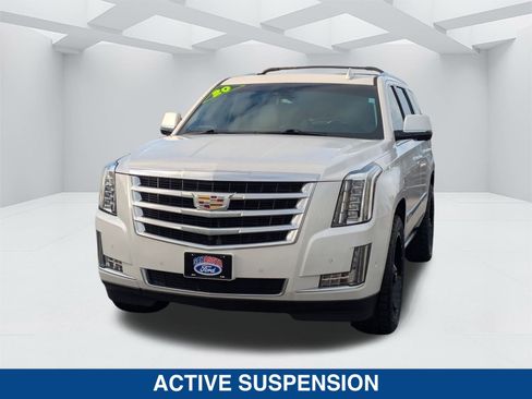 Used 2020 Cadillac Escalade Premium Luxury image 7
