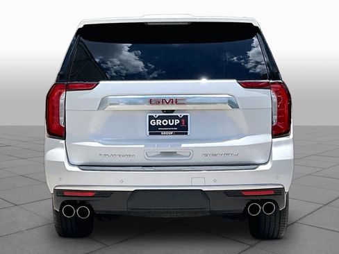 Used 2022 GMC Yukon XL Denali w/ Denali Premium Package AWD/4WD image 4