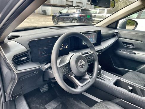 Used 2025 Nissan Kicks S image 10