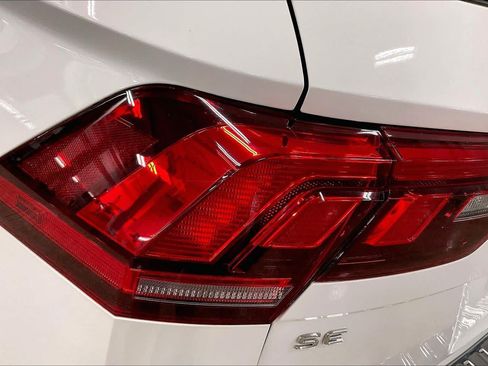 Used 2022 Volkswagen Tiguan SE AWD/4WD image 28
