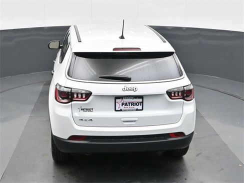 Used 2025 Jeep Compass Sport image 28