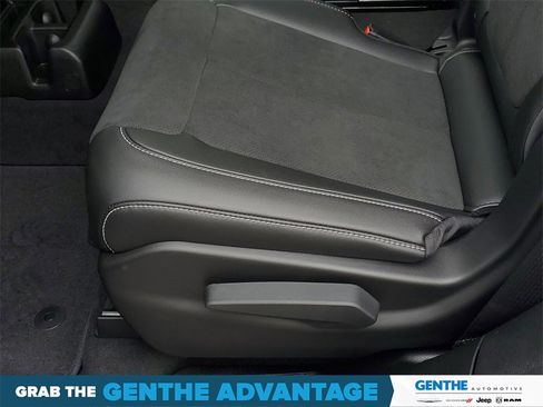 New 2025 Jeep Grand Cherokee L Altitude image 24