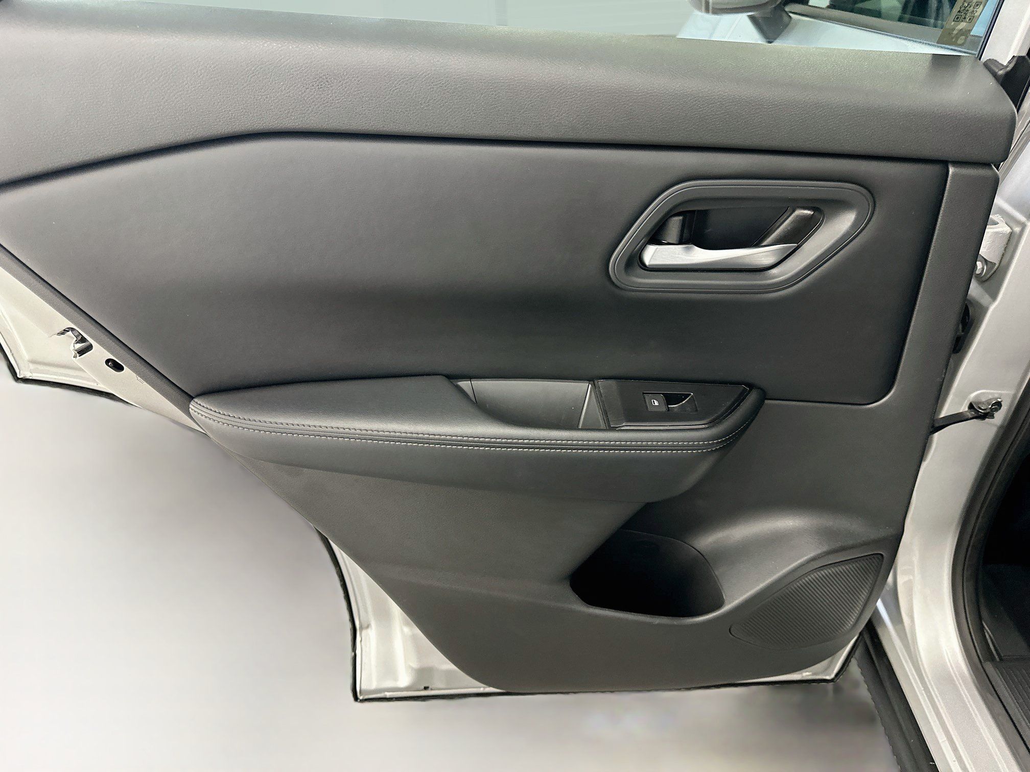 Used 2025 Nissan Rogue SV AWD/4WD image 26